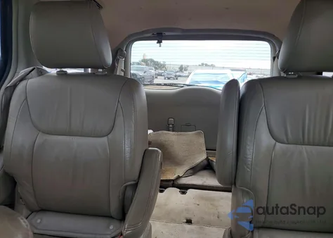 2010 Toyota Sienna Xle z USA, uszkodzony, nr VIN 5TDYK4CC6AS324112